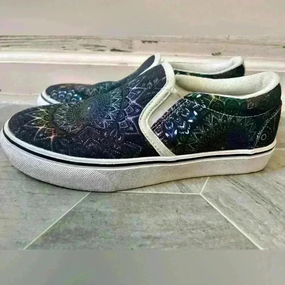 Yes We Vibe Women’s Mandala Slip on Loafers Size 7 - Picture 2 of 6